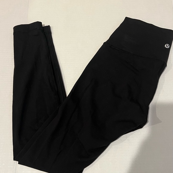 Lululemon Wunder high rise leggings in black. Size 6 - Picture 2 of 3
